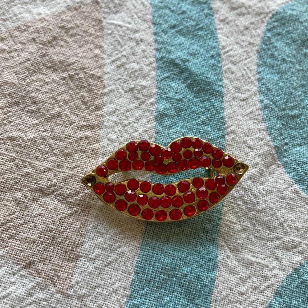 Ruby Red Bedazzled Kiss 💋 Lips Pin Brooch Button